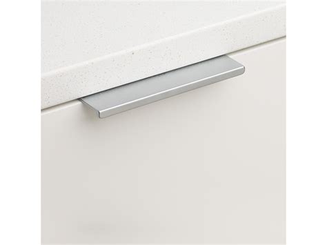 kitchen cabinets with edge pulls